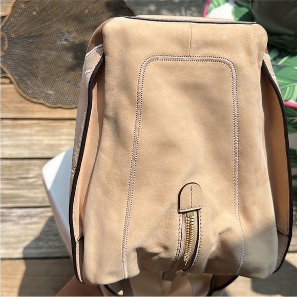 Tory Burch tote crossbody. Landscape design. Great condition. Neutral colors - Picture 9 of 14